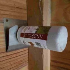 Clip De Fixation Flacon Anti Poux Rouges Biologique Pour Poule Et Oiseaux Androlis Taille M - Bestico -Poulailler Boutique anti poux biologique poule oiseaux androlis flacon m appi avec support installe