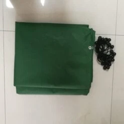 Bâche Pour Grand Enclos Poulailler Parc Grillagé 4x3x2,25m, 6x3x2,25m Et 8x3x2,25m -Poulailler Boutique bache pour parc grillage poulailler avec elastiques vue face 4