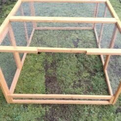 Parc Grillagé Pour Poulailler Farmer L Et XL Bois FSC -Poulailler Boutique extension poulailler farmer bois fsc face arriere