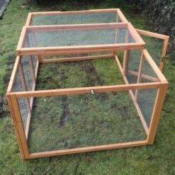Parc Grillagé Pour Poulailler Farmer L Et XL Bois FSC -Poulailler Boutique extension poulailler farmer bois fsc tout ouvert