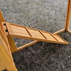 Poulailler Orava Toit Shingle Ouvrant 2 à 4 Poules -Poulailler Boutique orava vue int rieur enclos