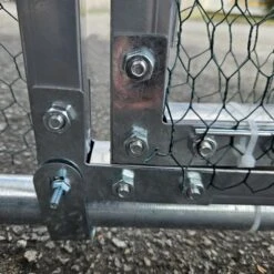 Porte Universelle 1,70x0,75m Pour Enclos Poulailler Parc Grillagé Renforcé -Poulailler Boutique porte laterale detail bas