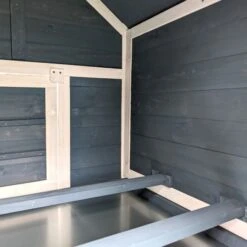 Poulailler Bantam XL Bleu Toit Shingle 2 à 4 Poules -Poulailler Boutique poulailler bantam xl bleu focus int rieur 1