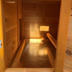 Poulailler Bréda S 1 à 2 Poules Toit Bois -Poulailler Boutique poulailler bois breda s interieur