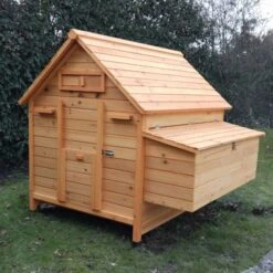 Poulailler Cémani XL Toit Bois 6 à 10 Poules 20 Poulailler Cémani XL Toit Bois 6 à 10 Poules -Poulailler Boutique poulailler bois cemani xl 6 8 poules face trappe fermee