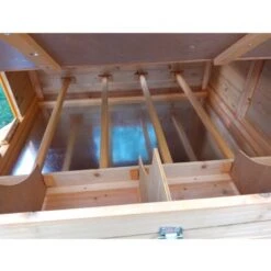 Poulailler Cémani XL Toit Bois 6 à 10 Poules 31 Poulailler Cémani XL Toit Bois 6 à 10 Poules -Poulailler Boutique poulailler bois cemani xl 6 8 poules vue interieur