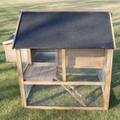 Poulailler Plymouth Toit Shingle Ouvrant 4 à 6 Poules Bois FSC Avec Extension Parc Grillagé -Poulailler Boutique poulailler bois fsc plymouth 2 4 poules cote 2