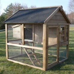 Poulailler Plymouth Toit Shingle Ouvrant 4 à 6 Poules Bois FSC Avec Extension Parc Grillagé -Poulailler Boutique poulailler bois fsc plymouth 2 4 poules vue profil 2