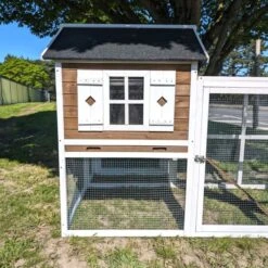 Poulailler Brahma Toit Shingle 6 à 8 Poules Bois FSC 23 Poulailler Brahma Toit Shingle 6 à 8 Poules Bois FSC -Poulailler Boutique poulailler brahma vue avant tiroir dejection ferme