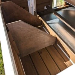 Poulailler Brahma Toit Shingle 6 à 8 Poules Bois FSC 29 Poulailler Brahma Toit Shingle 6 à 8 Poules Bois FSC -Poulailler Boutique poulailler brahma vue focus pondoir 1