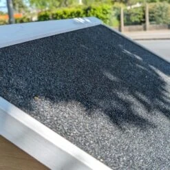 Poulailler Brahma Toit Shingle 6 à 8 Poules Bois FSC 28 Poulailler Brahma Toit Shingle 6 à 8 Poules Bois FSC -Poulailler Boutique poulailler brahma vue toit shingle