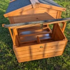 Poulailler Chabo Toit Shingle 2 à 4 Poules -Poulailler Boutique poulailler chabo vue focus pondoir 2