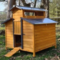 Poulailler Farmer XL Toit En Tôle Ouvrant 6 à 10 Poules Bois FSC -Poulailler Boutique poulailler farmer xl toit tole profil avant