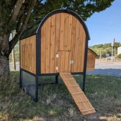 Poulailler Finlandais Toit Tôle Isolé Ouvrable 4 à 8 Poules -Poulailler Boutique poulailler finlandais toit tole isole 4 a 8 poules face avant ferme