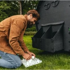 Poulailler Nestera Sur Roues Le Wagon Plastique Recyclé 8 à 15 Poules -Poulailler Boutique poulailler plastique le wagon 8 poules nestera vue pondoir