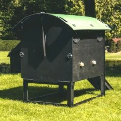 Poulailler Nestera Sur Pieds Taille M Plastique Recyclé 5 à 9 Poules -Poulailler Boutique poulailler plastique recycle nestera m arriere lum