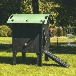 Poulailler Nestera Sur Pieds Taille S Plastique Recyclé 3 à 5 Poules -Poulailler Boutique poulailler plastique recycle nestera s cote lum