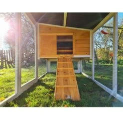 Poulailler Toit Renforcé M Toit Plastique 6 à 8 Poules -Poulailler Boutique poulailler toit renforce 6 a 8 poules vue interieur parc