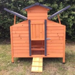 Poulailler Farmer L Toit En Tôle Ouvrant 4 à 6 Poules Bois FSC -Poulailler Boutique poulailler farmer face avant ouvert