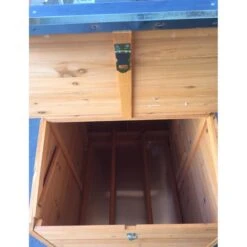 Poulailler Farmer L Toit En Tôle Ouvrant 4 à 6 Poules Bois FSC -Poulailler Boutique poulailler farmer vue interieur