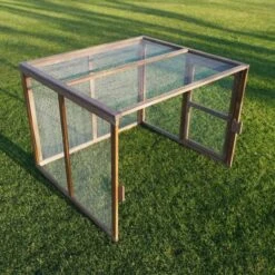 Parc Grillagé Pour Poulailler Plymouth Bois FSC -Poulailler Boutique poulailler plymouth 6 a 8 poules bois fsc vue parc exterieur cote 1